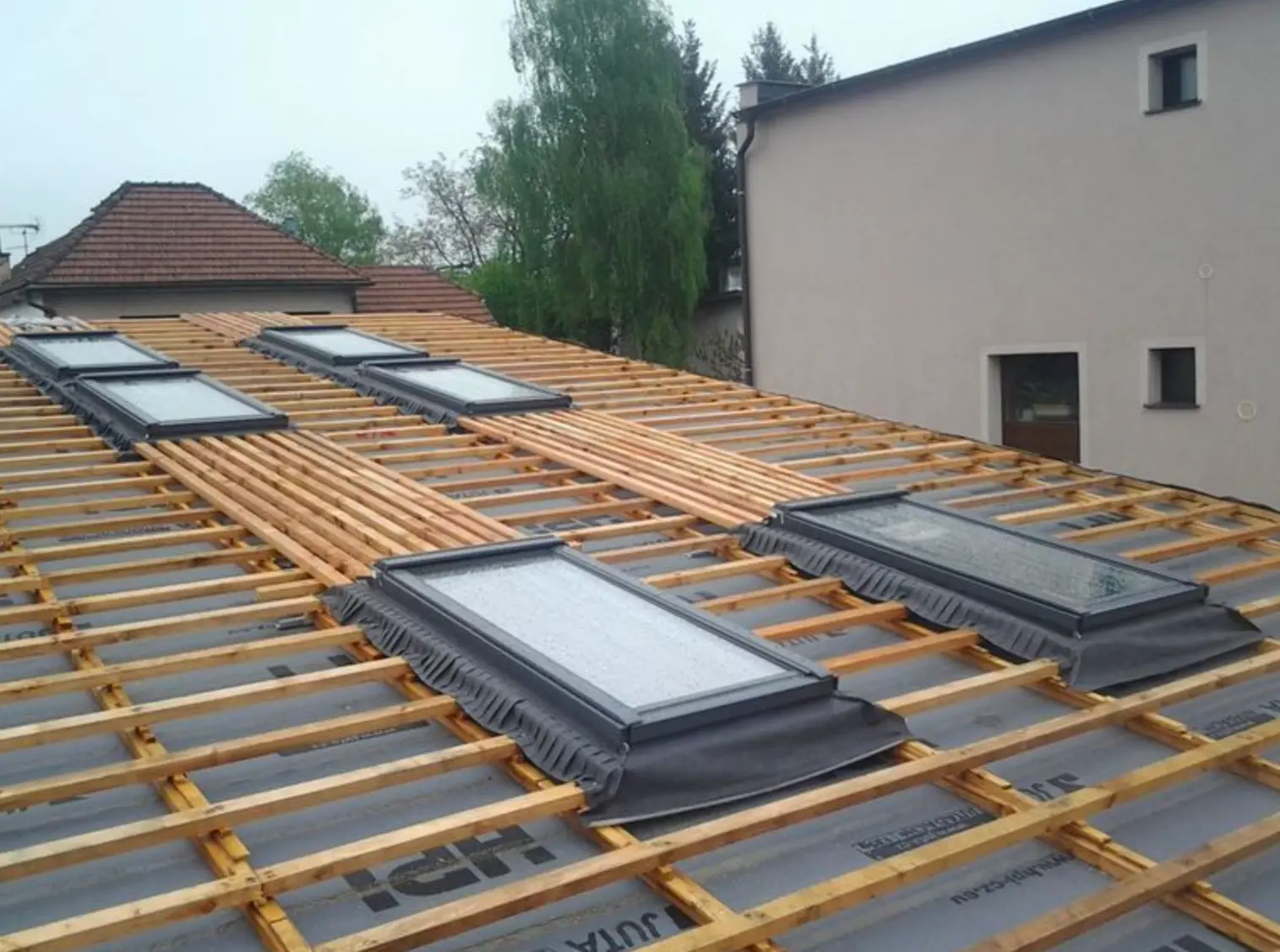 Tetőfelújítás tetőablak beépítéssel
